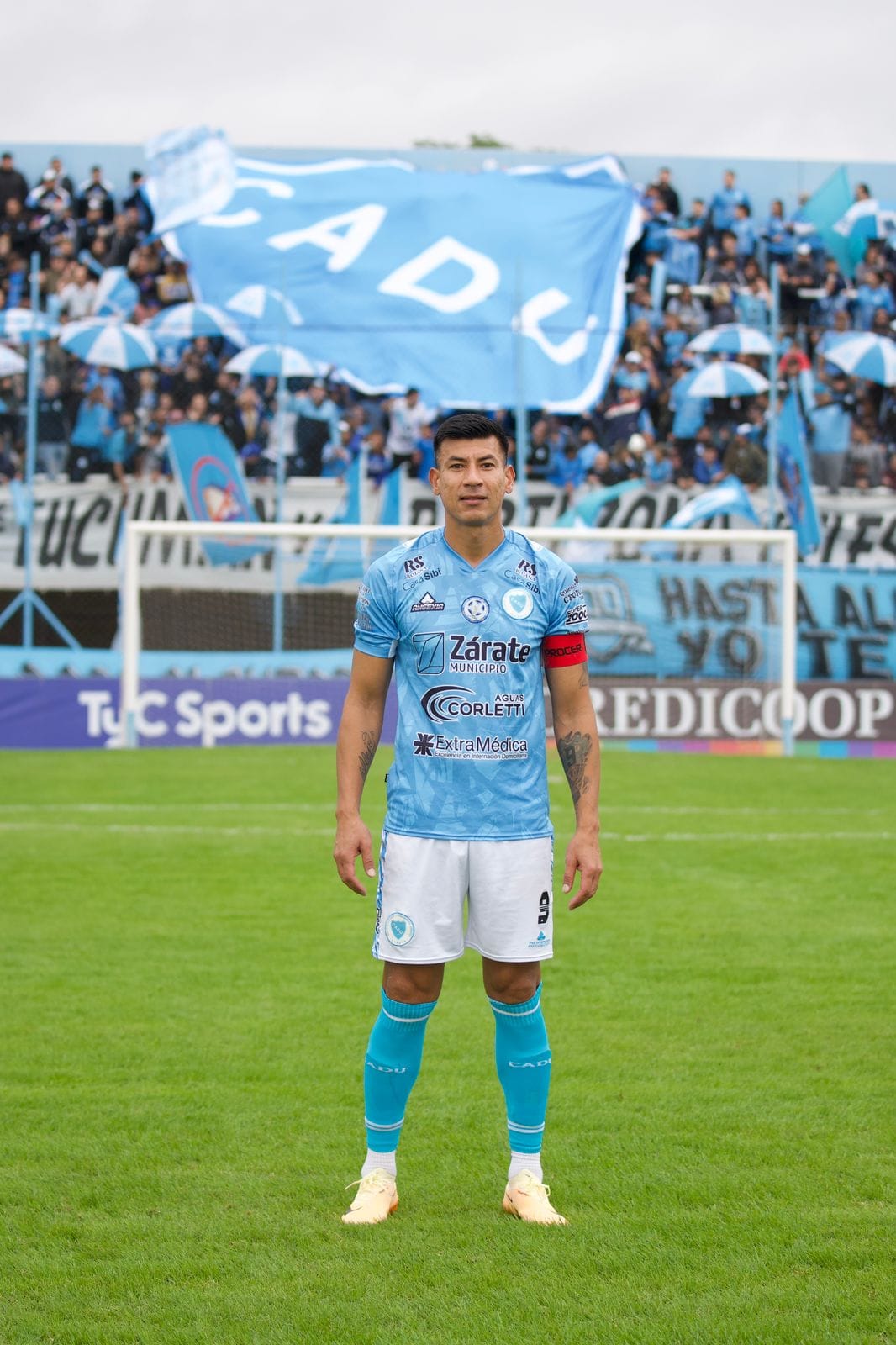 Camiseta y Escudo 11
